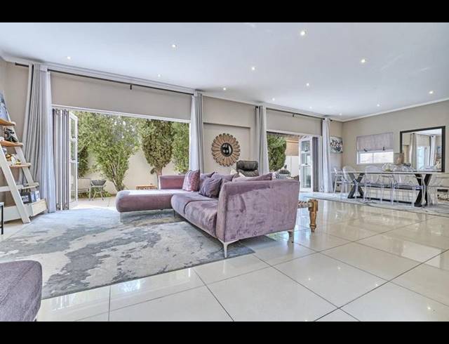 3 BEDROOM TOWNHOUSE FOR SALE IN OAKLANDS